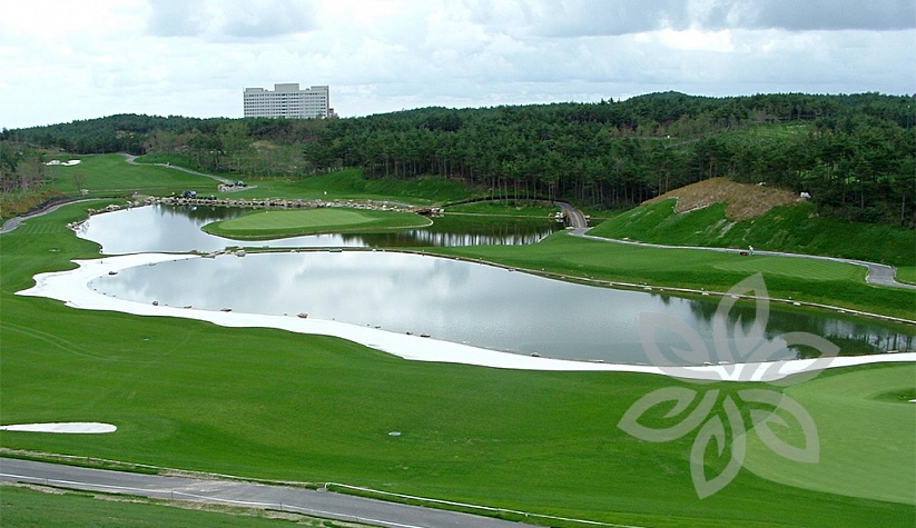 Искусственный водоем на поле для гольфа, Китай - мембрана Firestone PondGard EPDM